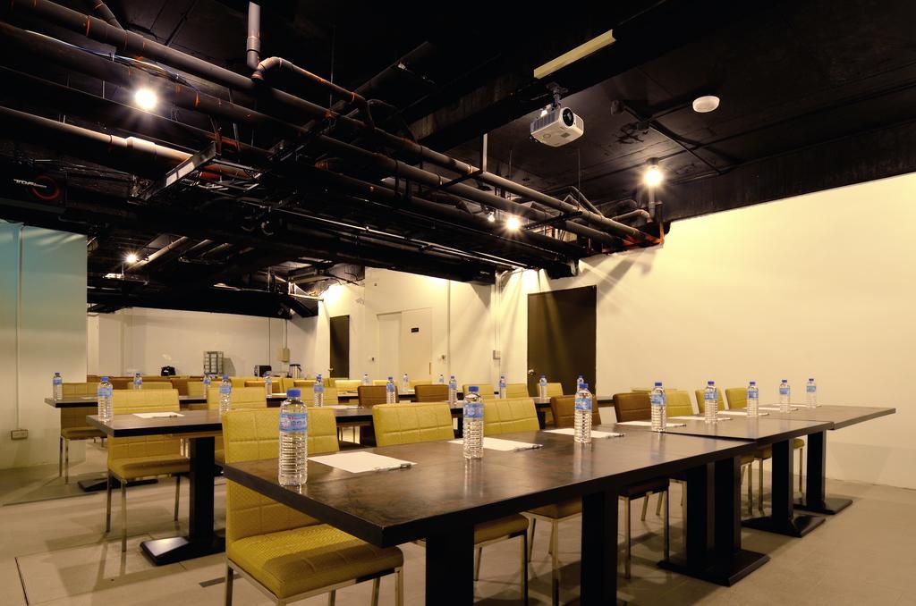 Audi Garden Business Hotel Taoyuan Extérieur photo