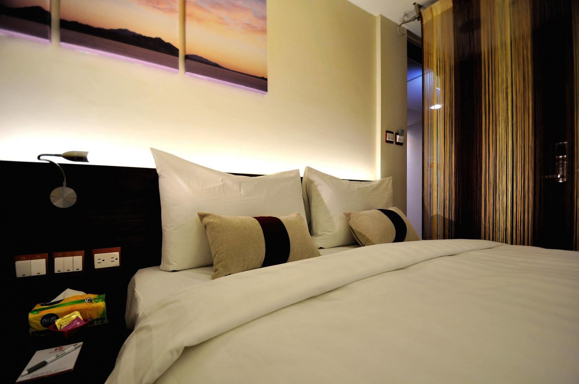 Audi Garden Business Hotel Taoyuan Extérieur photo